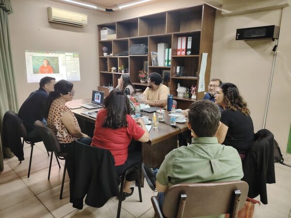 SPL acompaña la revisión de la traducción de la biblia en lengua de señas paraguaya - .::Agencia IP::.