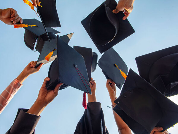 Alarmante: solo 1 de cada 10 estudiantes termina la universidad - La Clave