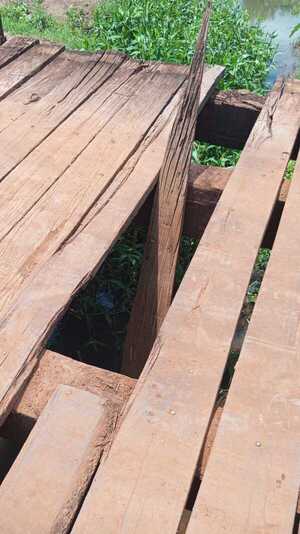 Preocupación ciudadana ante deterioro de puente de madera