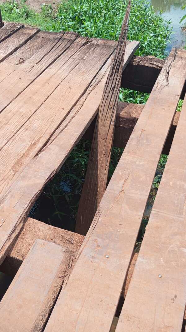 Preocupación ciudadana ante deterioro de puente de madera