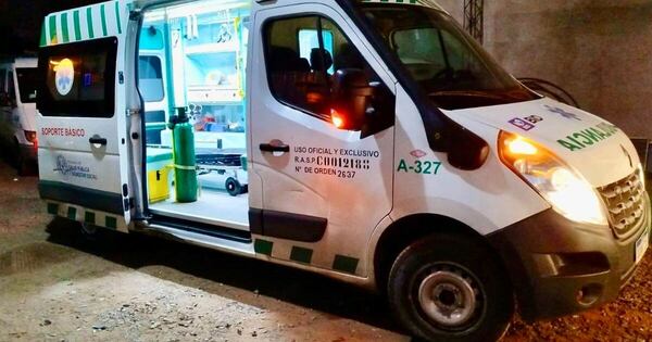 La Nación / Bus que transportaba a alumnos de un colegio cayó en banquina y varios resultaron con lesiones
