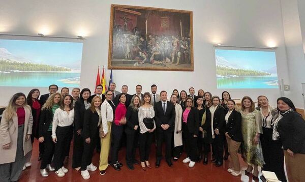 El ministro Alberto Martínez Simón participó como disertante en un curso de posgrado en España