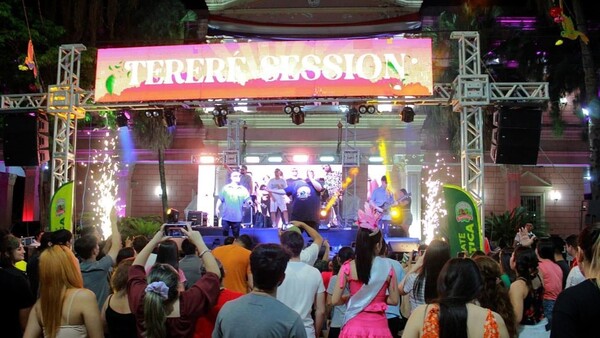 Con música y rondas de tereré, celebran el Día de la Yerba Mate en Villarrica