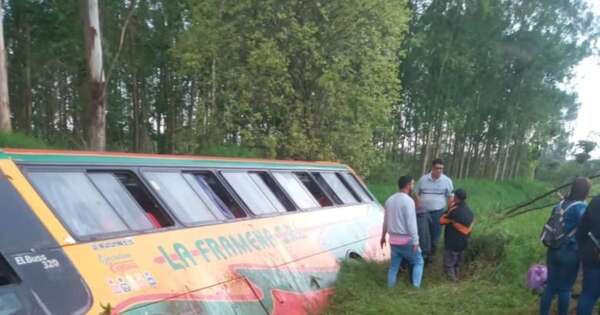 Diario HOY | Vuelco de bus en Alto Paraná deja cinco heridos