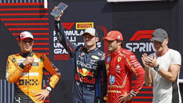 Verstappen vuelve a ganar