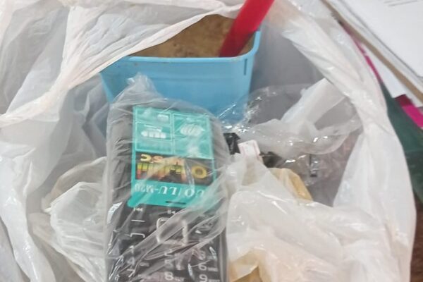 Pillan a mujer que quiso ingresar con celular a cárcel de CDE