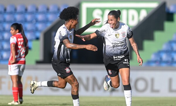 Versus / Corinthians vence a Santa Fe y gana de nuevo la Libertadores femenina