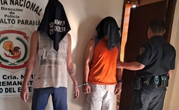 Golpearon y exhibieron sus partes íntimas a niños en un comedor