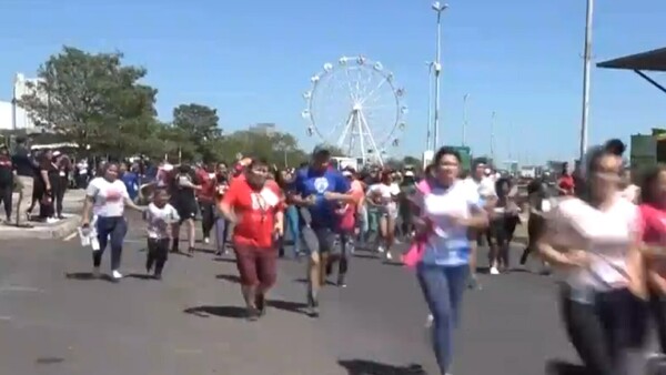 Correcaminata en la Costanera de Asunción contra el cáncer de mama