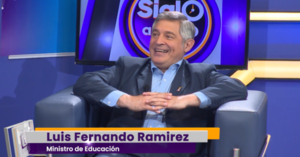 Luis Ramírez expone la visión del gobierno para la educación en Paraguay en Siglo a Siglo