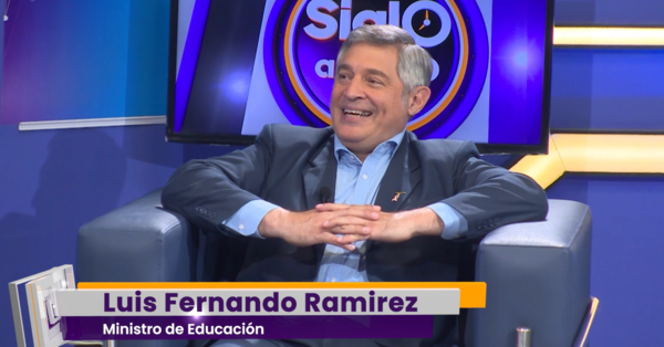 Luis Ramírez expone la visión del gobierno para la educación en Paraguay en Siglo a Siglo