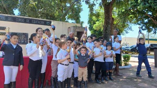 Hipismo: Panza, saltó alto en el Interescuela - Polideportivo - ABC Color