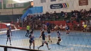 Adolescente fallece tras sufrir fuerte golpe en un partido intercolegial de hándbol