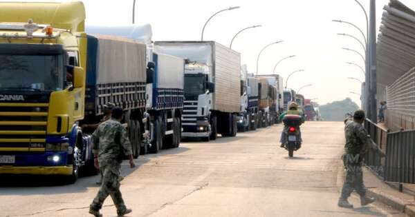 La Nación / Exportadores piden que se respete horario de cruce