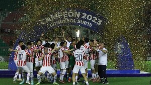 Versus / Nació en Argentina, pero desde chico eligió la Albirroja y ya es campeón como capitán