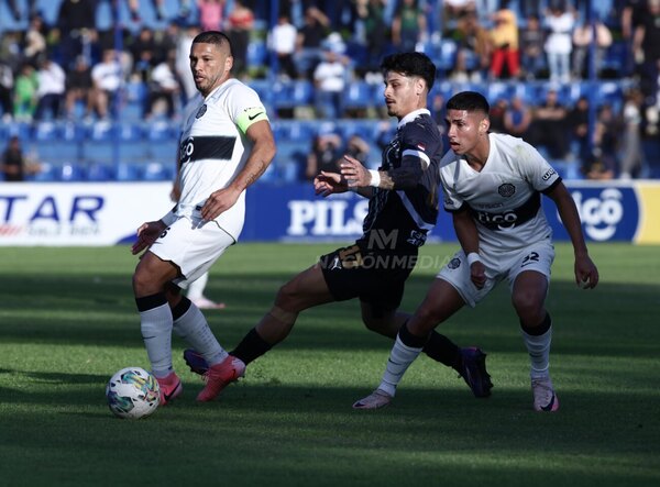 Versus / Olimpia enfrenta a Libertad en una prueba de fuego