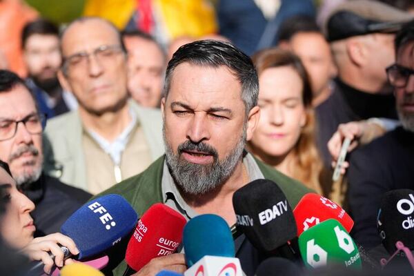 Miles de personas se concentran en Madrid para reclamar elecciones generales - Mundo - ABC Color