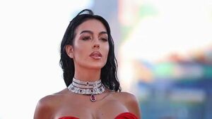 ¡Doña de Cristiano Ronaldo posó opívo!