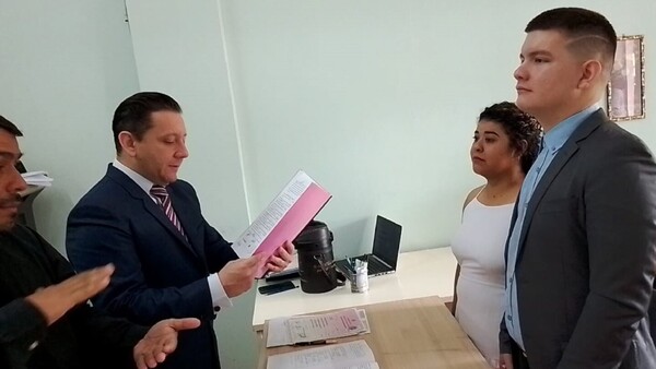Emotiva e inclusiva boda con intérprete de lenguaje de señas