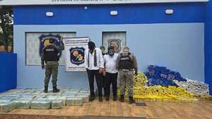 Detectan un ómnibus con doble fondo: ocultaba más de 1.300 kilos de marihuana - Policiales - ABC Color