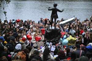 Fans de todo el mundo rinden homenaje a Liam Payne, el ex One Direction fallecido en Argentina - Música - ABC Color
