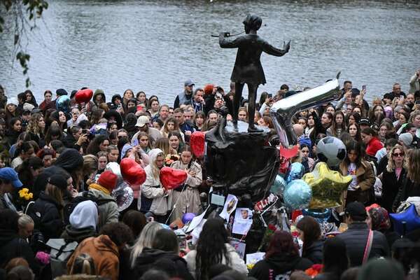 Fans de todo el mundo rinden homenaje a Liam Payne, el ex One Direction fallecido en Argentina - Música - ABC Color