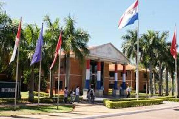 De 10 que inician la Universidad en Paraguay, solo 1 culmina sus estudios