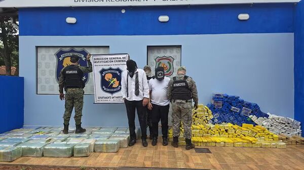 (VIDEO). Retienen bus que llevaba 1.300 kilos de macoña y también turistas