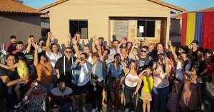 La Nación / Gobierno de Peña entregó 50 viviendas sociales a familias encarnacenas