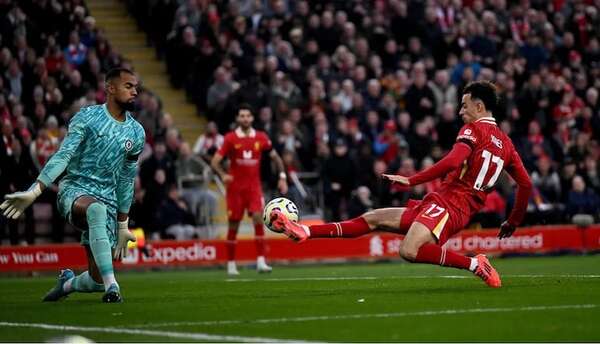 Liverpool derrota al Chelsea y se mantiene líder en la Premier - Fútbol Internacional - ABC Color