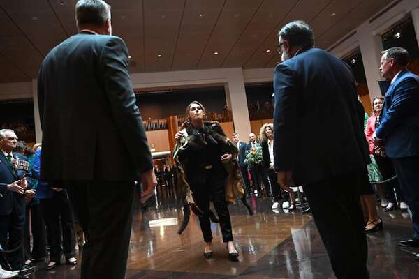 Australia: senadora intentó dar al rey Carlos nota por su “complicidad en el genocidio” de aborígenes - Mundo - ABC Color