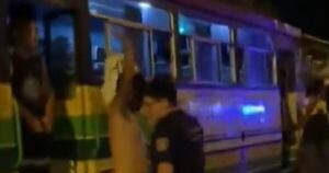 La Nación / Detienen a 27 hinchas por causar destrozos en la vía pública