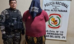 Detienen a sujeto que circulaba en motocicleta con roncador