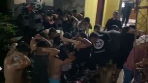 Casi 30 hinchas de Olimpia son aprehendidos por atacar a transeúntes en Limpio