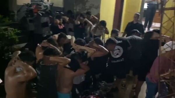 Casi 30 hinchas de Olimpia son aprehendidos por atacar a transeúntes en Limpio