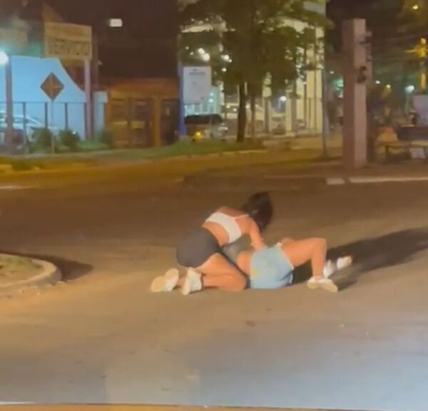Pelea de mujeres en plena Avda. Pinedo genera indignación