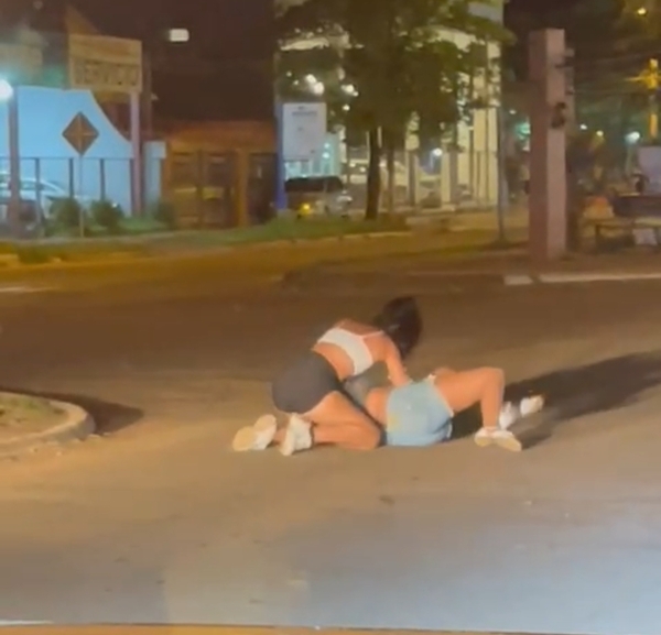 Pelea de mujeres en plena Avda. Pinedo genera indignación