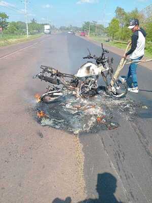 Motociclista herida tras chocar contra un animal en la ruta PY 22