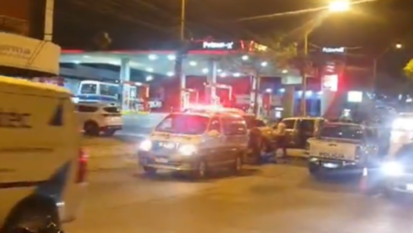 Video: Motociclista muere al chocar por un auto sobre la avenida República Argentina