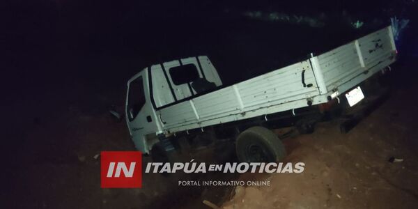 CAMIONERO DAÑÓ EL PUENTE SAN BLAS Y TERMINÓ EN UN CAUCE HÍDRICO  - Itapúa Noticias