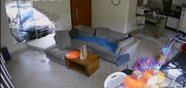 Hombre en aparente estado etílico chocó contra la vivienda de su vecina - Unicanal