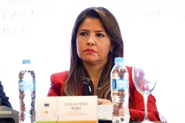 Intento de “hackeo” de teléfono de Cecilia Pérez: exministra apunta a “amedrentamiento” - Política - ABC Color