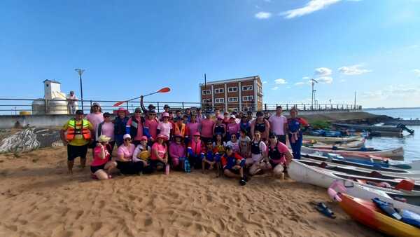 Remada Solidaria del Club de Pesca Pacú Cuá para concientizar sobre el Cáncer de Mama