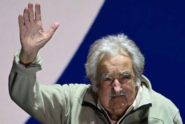 Video: auditorio estalla en llanto con el discurso de despedida del expresidente Mujica - Mundo - ABC Color