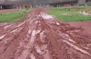 Calles intransitables a poca distancia de la Municipalidad de Hernandarias - La Clave