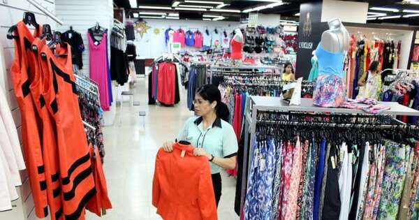 La Nación / Dólar roza los G 8.000: comerciantes empiezan a cancelar importaciones