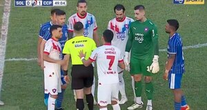 Versus / ¿Agredió al árbitro? La insólita amonestación de Enzo Giménez ante Sol