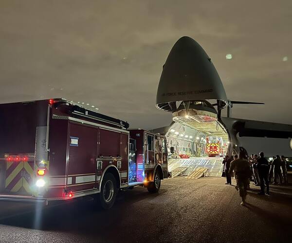 Solidaridad internacional: EE.UU. entrega camiones de bomberos y equipos de protección a Paraguay - .::Agencia IP::.