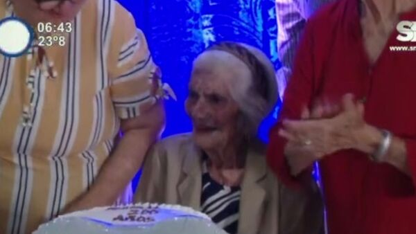 Doña Irene cumplió 100 años y celebró a lo grande - SNT
