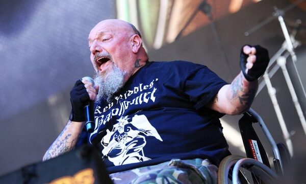 ¡Ñandereja excantante de Iron Maiden!